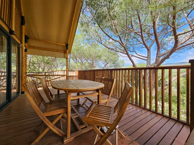 Camping Lacona Pineta