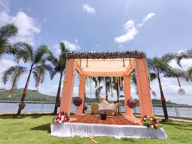 AQUARIUS Resort & Lawns