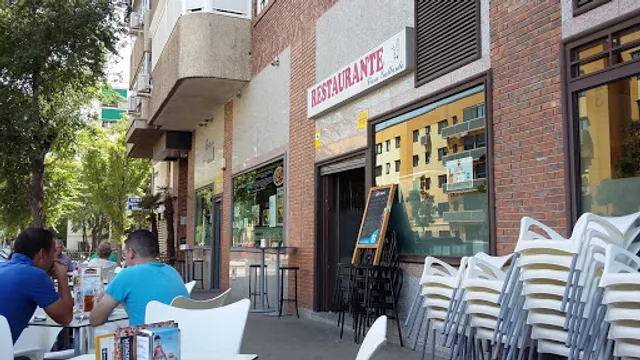 Bar restaurante Gallardo by KUMŪ