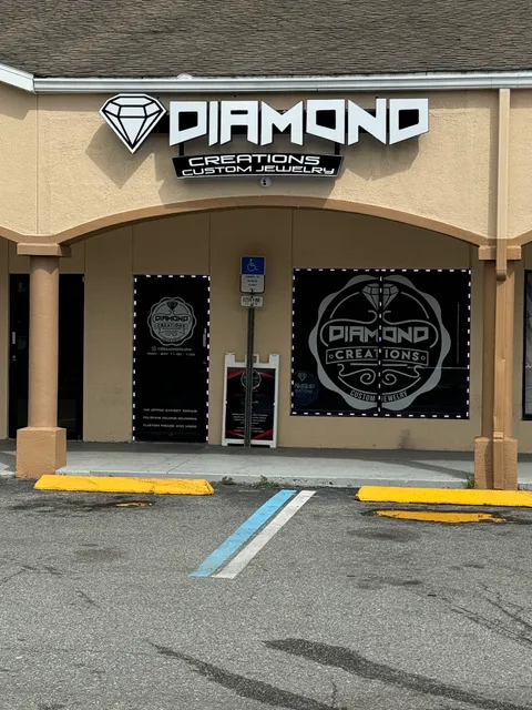 Diamond cuts barber studio