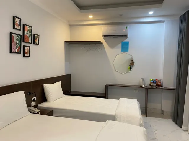 Khách sạn Holiday Hotel