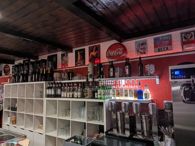 Mary-Lou's American Diner & Bowling