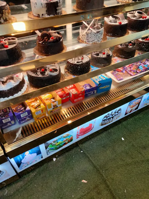 MONGINIS CAKE SHOP