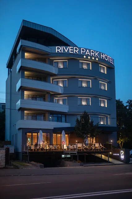 Hotel River Park