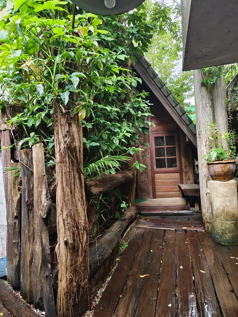 First Hotel โรงแรมเฟิสท์