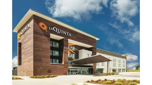 La Quinta Inn & Suites by Wyndham Wichita Northeast