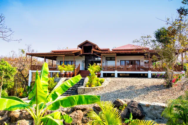 Lakeview Lodge (Ngapali Beach)