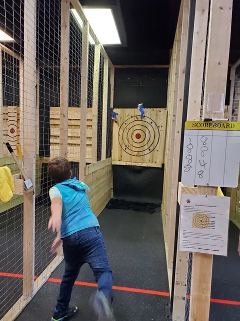 Woodchuckers Axe Throwing