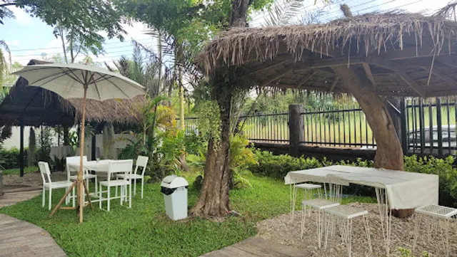 Tham ma chart cafe (ธรรมชาติคาเฟ่)