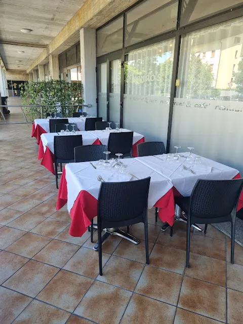 Nando's Restaurant & Cafè