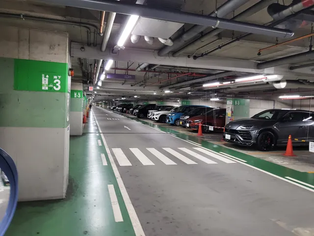 Osaka City Nagahori Parking Lot