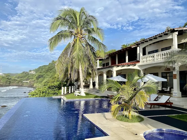 Vista Las Olas Surf Resort