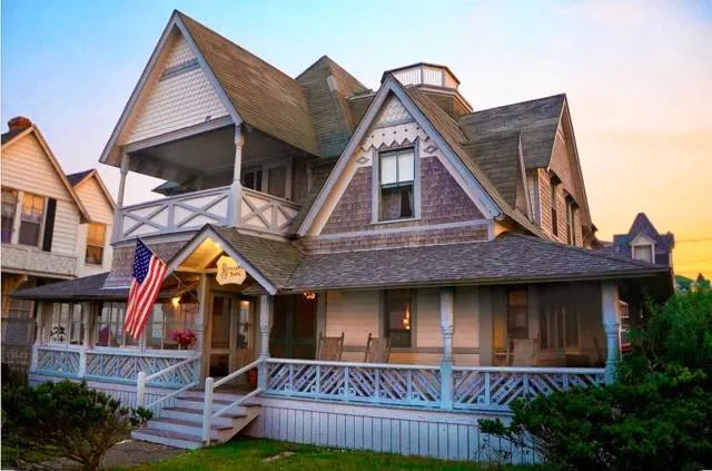 Beachfront Inn of Martha's Vineyard