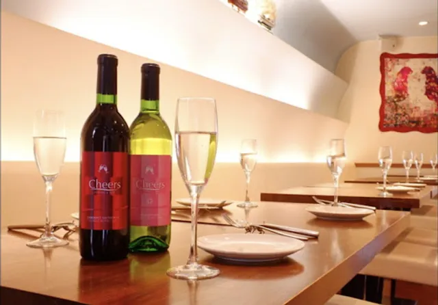 ダイニング & バー Cheers