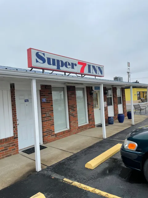Super 7 Inn