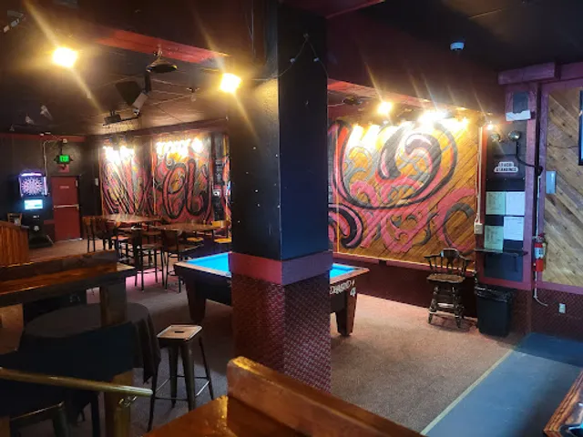 Cue and Brew Bar, Rim rock Grill