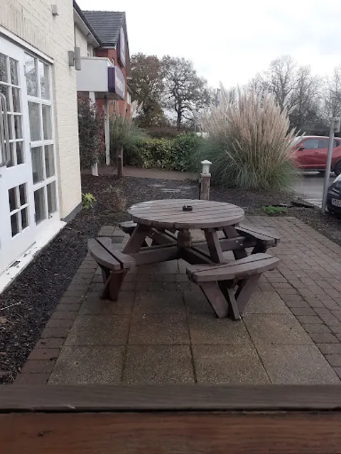 Langton Inn Table Table