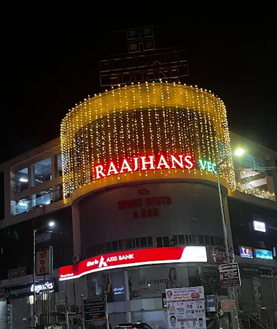 Raajhans Veg Restaurant