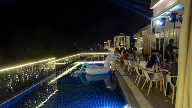 La Vogue Sky Bar/ SS