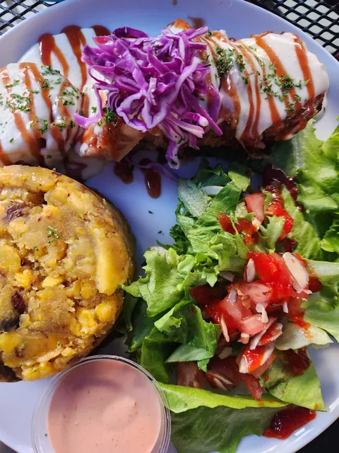 NI LEJOS NI CERCA by Los Checos