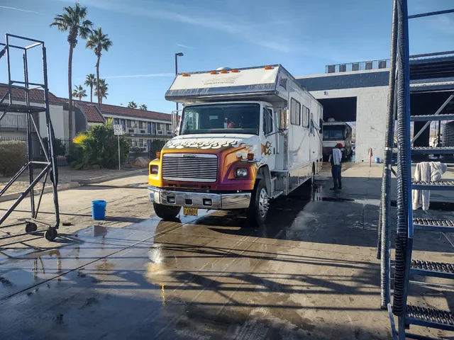 Little Sisters Truck Wash Thousand Palms