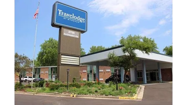 Travelodge by Wyndham Water's Edge Hotel - Racine