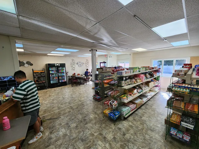 Moon Vietnamese Restaurant & Convenience Store