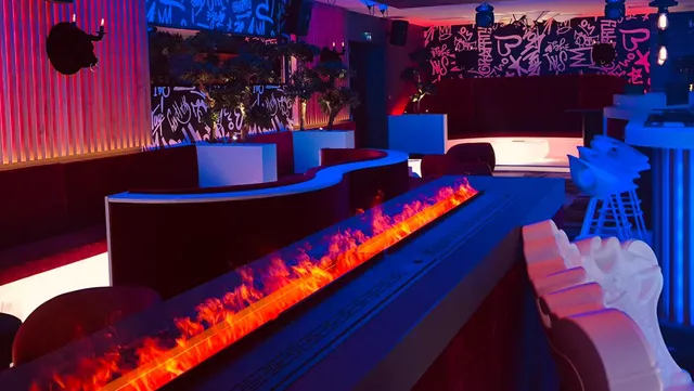 Le Red Square - Lounge Bar