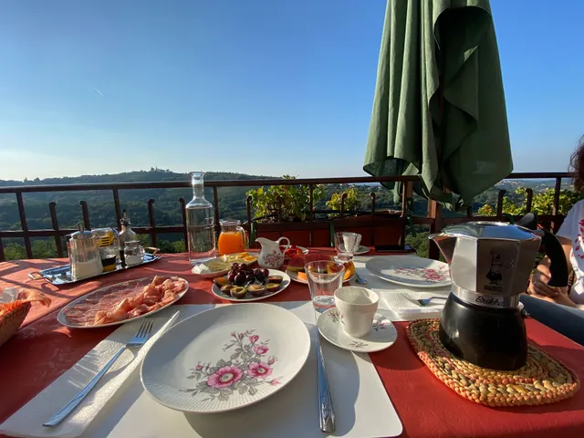 Maria Emilia Hernandez Simon - sobodajalka