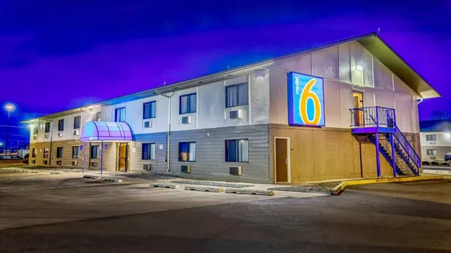 Motel 6 Duluth, MN
