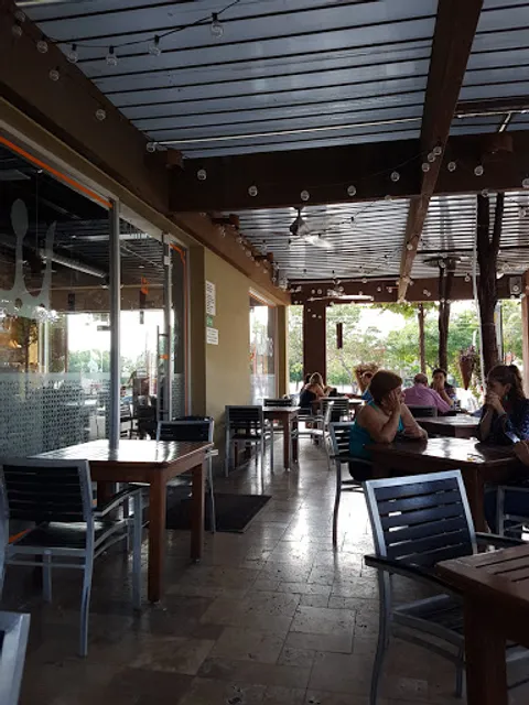 Kingans Independencia ☕ Cafetería y Restaurant Bar en Torreón con Servicio de Desayuno, Comida y Cena