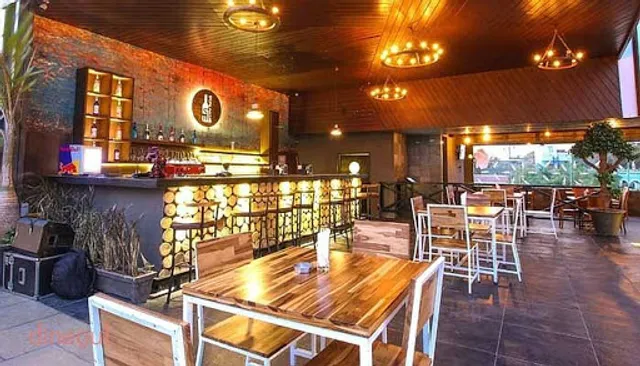 Stone Waters - Kitchen & Lounge