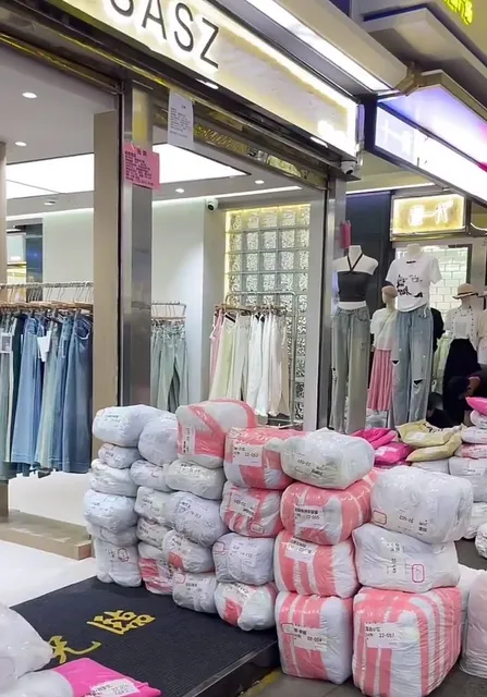 Shahe clothing wholesale market in the third breakout