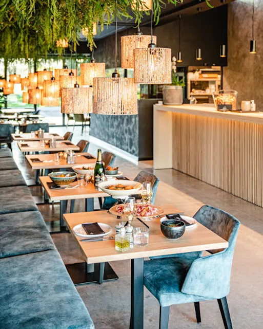 Ardilla Bistro & Bar