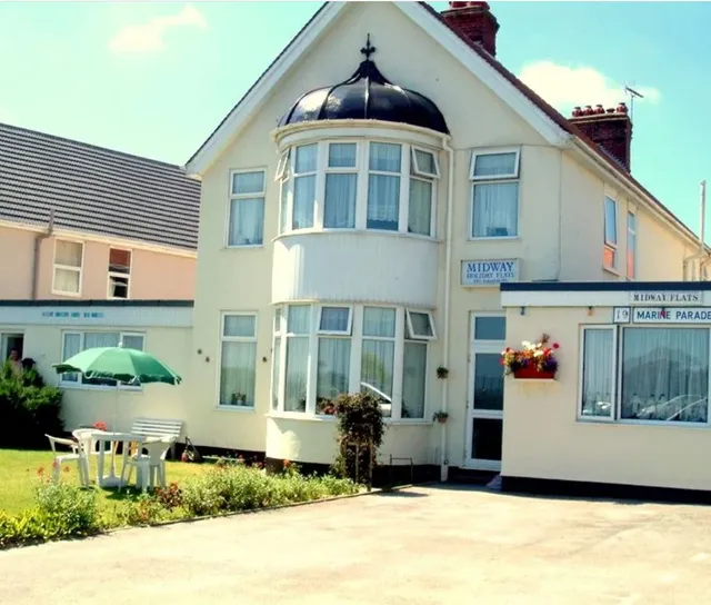 Midway Holiday Flats