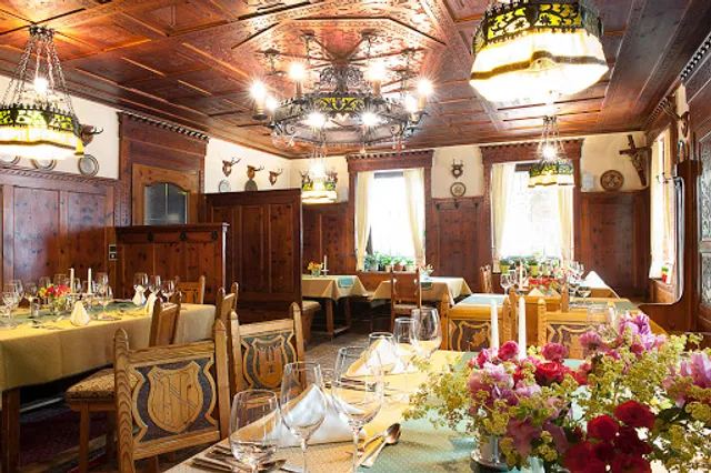 Reinankenwirte - Wappenstüberl mit Gartenterrasse im Familienhotel Post