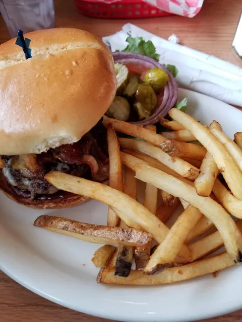 Klub 81 Travel Center and Grille