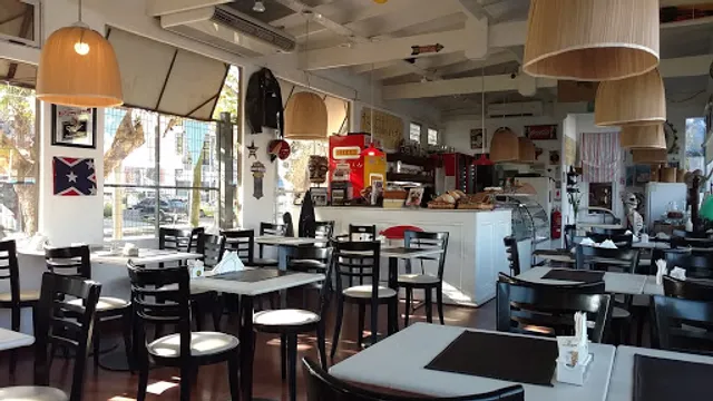 miradas al rio cafe en tigre