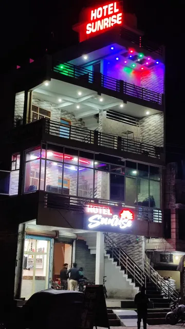 Hotel sunrise , Palia kalan
