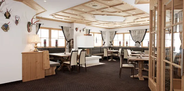Hugo's Cervosa Alm - MountainLodge, SPA & Restaurant