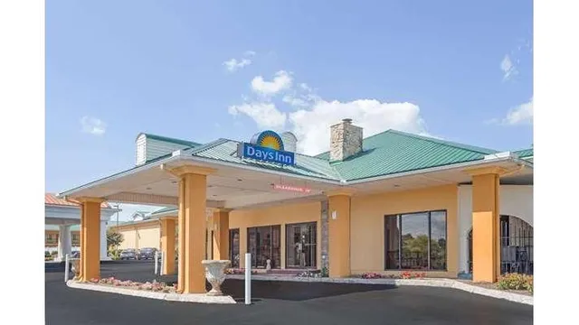 Days Inn by Wyndham Lenoir City