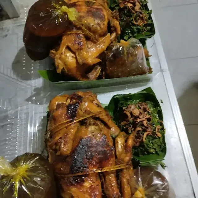 WARUNG NASI AYAM BETUTU NYOMAN