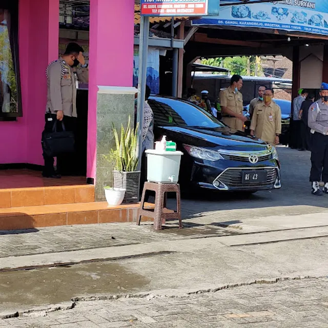 Ayam Panggang "Miroso" Hj. Mina Suryani