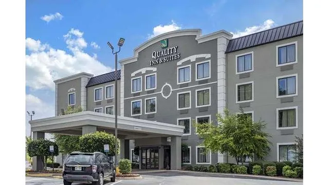 Quality Inn & Suites Chattanooga West near Lookout Mountain
