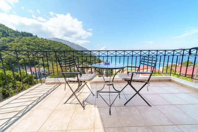 Giannatos Studios-Isabella