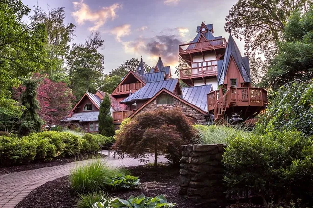 Landoll's Mohican Castle - Luxury Hotel in Central Ohio
