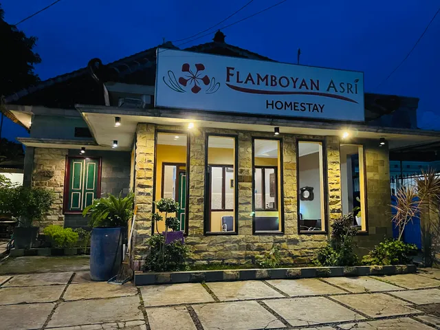 Flamboyan Asri Syariah Mitra RedDoorz Near Kampung Inggris Pare