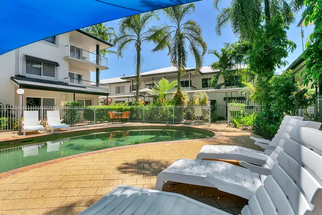 Cairns Reef Apartments & Motel Accommodation