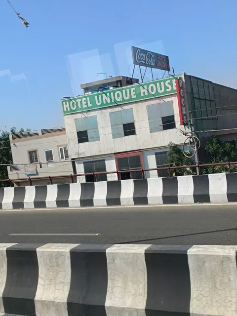 OYO 22678 Hotel Unique House