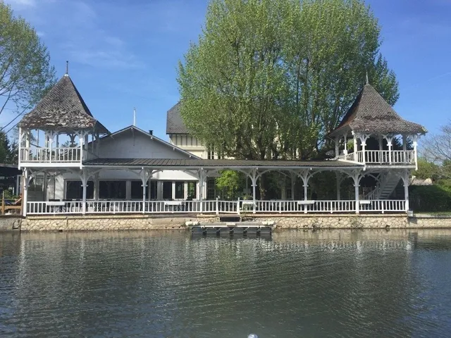 Logis Hôtel le Pavillon Bleu